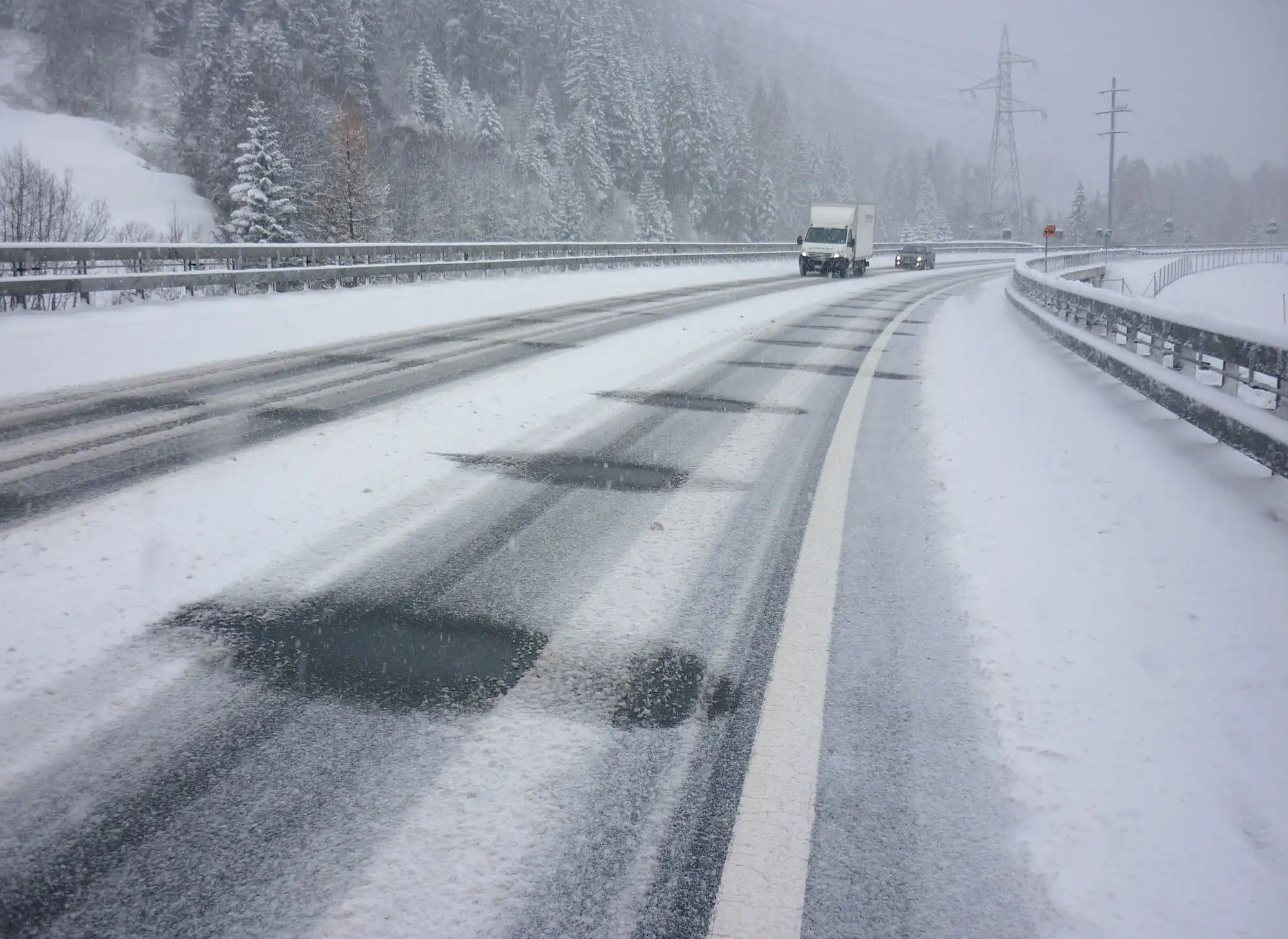 How is calcium formate powder applied in road and highway deicing? How is calcium formate powder applied in road and highway deicing?